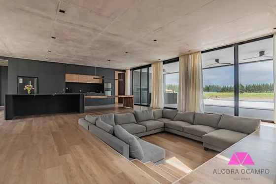 Naturaleza Y Modernidad En Casa De Diseño Con Amenities Propios /campos De Roca 