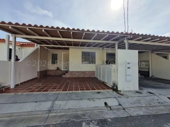 Bray Montoya Vende Linda Y Moderna Casa En Conjunto Privado De Cabudare Remodelada Y Amplia Totalmente Equipada 3 Habitaciones 2 Baños 2#5#8#4#0#9 Bray Montoya                                         