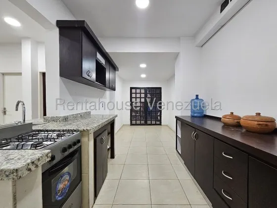 Apartamento En Alquiler En Cabudare Av La Montaita Ubicado En Planta Baja, Con Planta Electrica, Tanque Subterraneo Lindos Espacios Cod 25 18842 Contactame Soy Gabi Irastorza                          