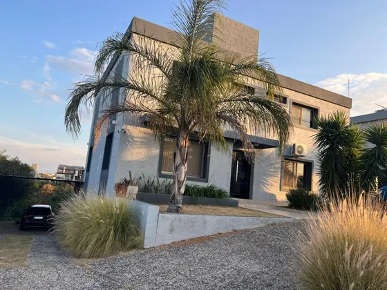 Impresionante Residencia En Country Con Vistas Panorámicas