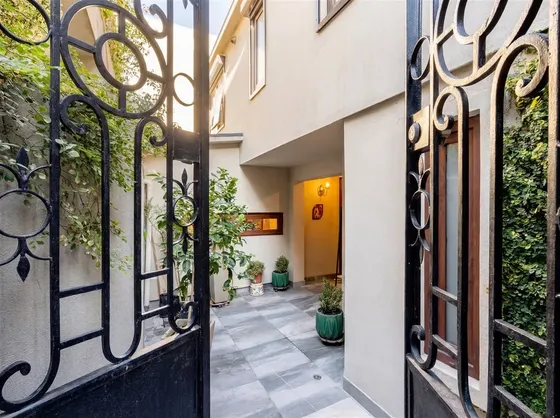 Casa Remodelada En Venta, 4 Dorm, Cerro San Luis, Las Condes
