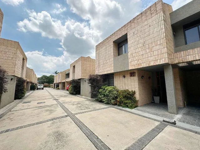 Lm Vende Casa En Res. Las Lajas, La Granja, Naguanagua.