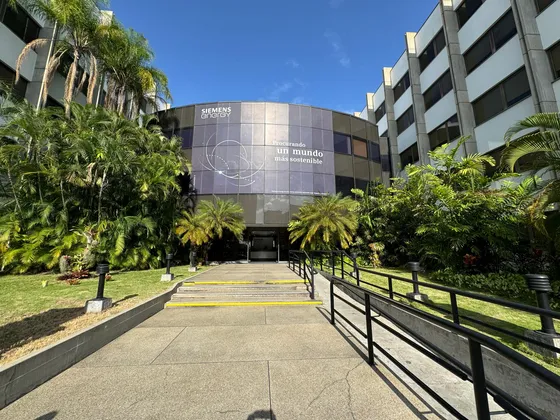 Oficina En Alquiler Torre Corporativa En Los Ruices 292m2