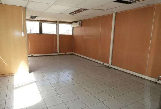 Planta Libre 3 Baños Y Kitchenette