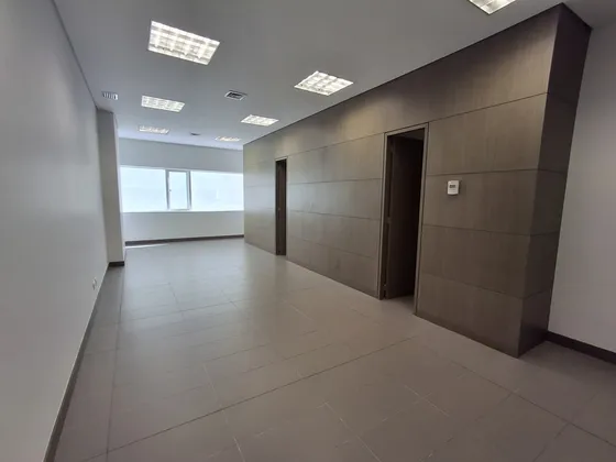 Oficina En Arriendo Ubicada En El Poblado Sector Ciudad Del Rio (10146).