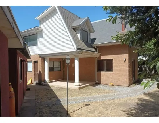 Amplia Propiedad En Arriendo