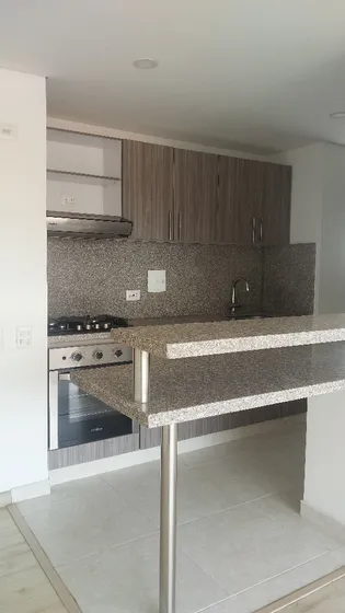 Arrendamos Apartamento De 86mts, Sexto Piso Con Ascensor.