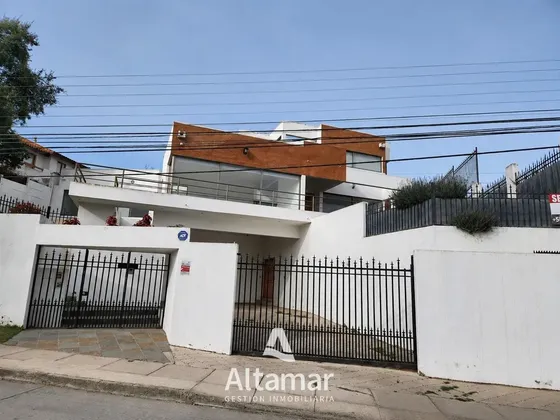 Venta Amplia Casa De 4 Niveles En San Joaquín, La Serena