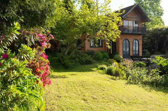 Casa En Primera Línea De Lago Con Parque Y Muelle