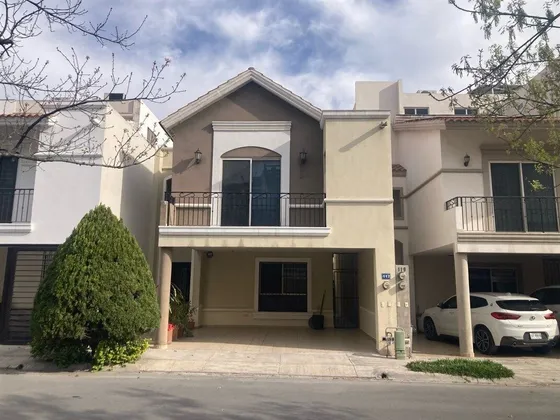 Casa En Venta En Zona La Fama