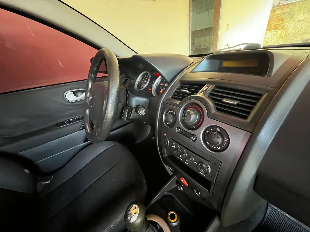 Renault Megane Grand Tour 2010 1.6 Expresion Hi-flex 5p — foto 8