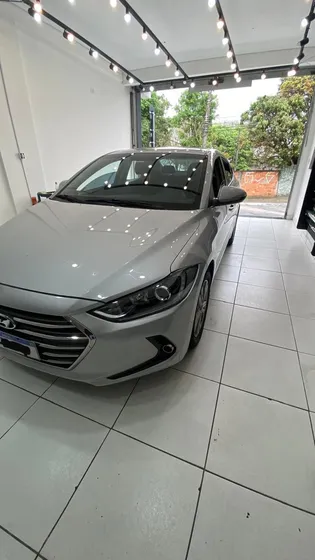 Hyundai Elantra 2.0 16v Flex Aut. 4p