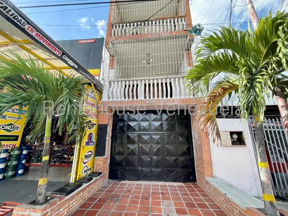 Gisselle Lobo Tiene En Alquiler Espectacular Local Comercial En Zona Netamente Comercial Del Oeste De La Ciudad De Barquisimeto Con Tanque Subterráneo Excelente Iluminación 2 5  1 5 6 6 3             