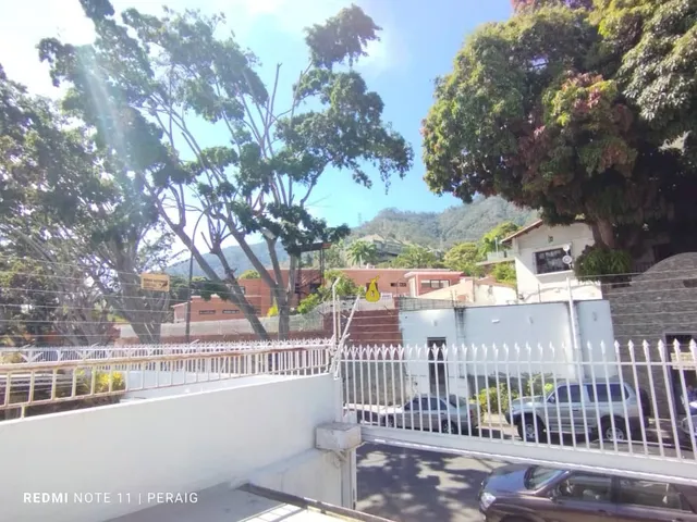 Venta Quinta En Altamira / 910 M²/habitaciones 5/ Baños 6 / Cerco Electrico/ Precio: $1.000.0000 