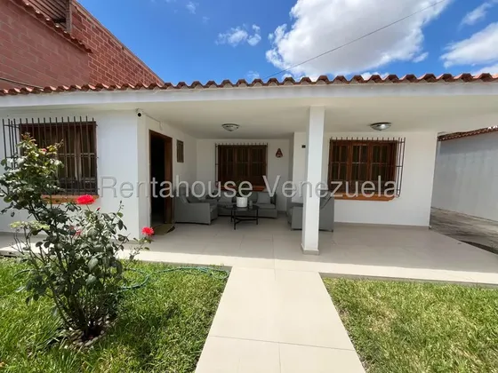 Tu Nuevo Hogar Te Espera Totalmente Renovada Y Lista Para Mudarte Esta Propiedad Ha Sido Transformada Pensando En El Confort Y El Estilo Moderno. Desde El Momento En Que Entras, Te Recibe La Elegancia