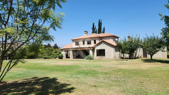 Casa En Venta De 4 Dorm. En Buín