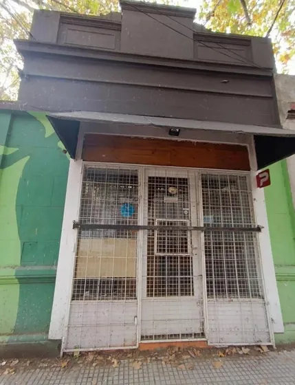 Casa En Venta - 4 Dormitorios 1 Baño - Local - 201mts2 - Ciudadela  