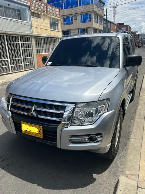 Mitsubishi Montero 3.5 Hard Top