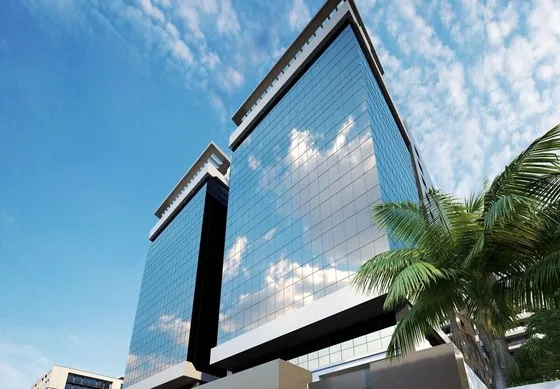 Oficina En Alquiler En Piantini En Torre Empresarial De 203 M2