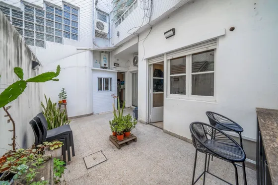 Ph De 2 Ambientes Con Patio En Venta En Flores