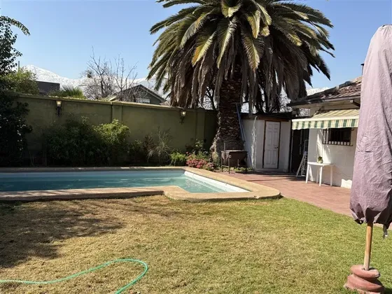 Casa En Venta De 5 Dorm. En La Reina