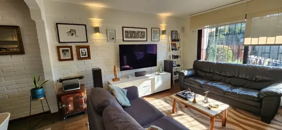 Amplia Casa En Peñalolén Con Piscina Y Parque Privado