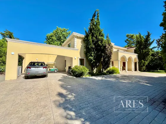 Preciosa Casa Provenzal Con Soñado Dormitorio Principal