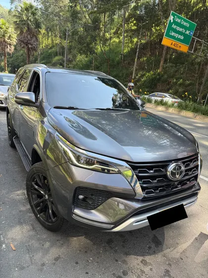 Toyota Fortuner 2.4 Srv