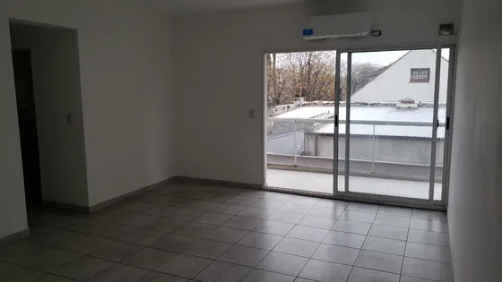 Depto De 2 Ambientes Con Cochera En Excelente Ubicación
