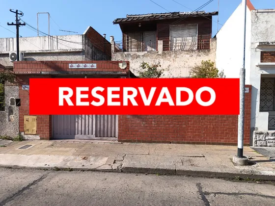 Reservada!!!!! Oportunidad Lote Con Construcción A Demoler. Ideal Inversor. 