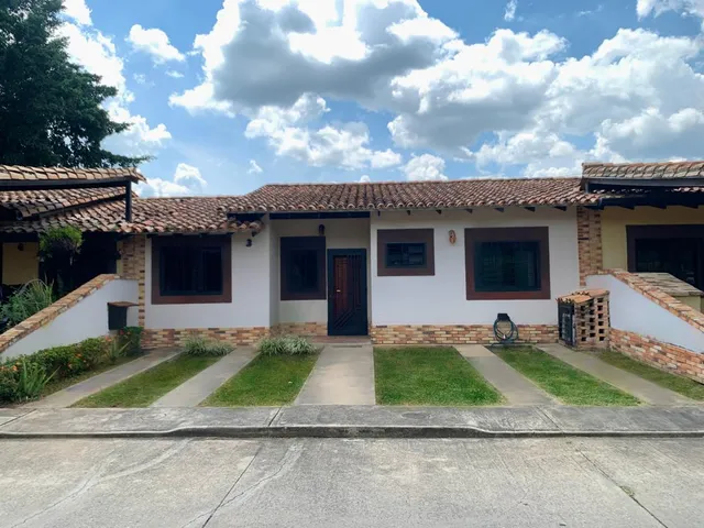 Cb.en Venta Casa Urb. Agua De Canto. San Diego.