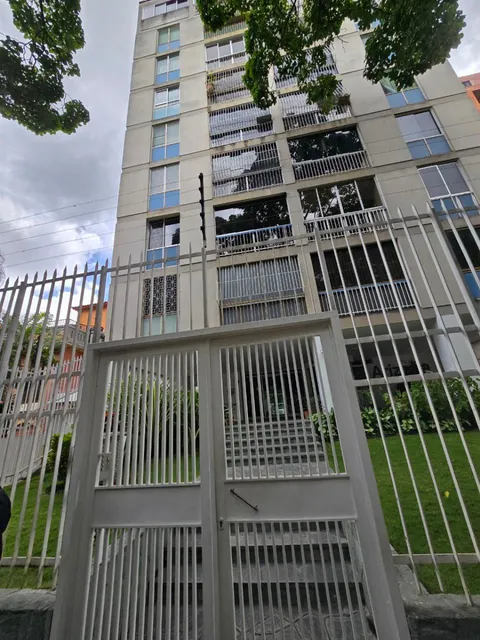 Vendo Local Ideal Para Consultorio Médico Y Afines, La Florida. (a.v)