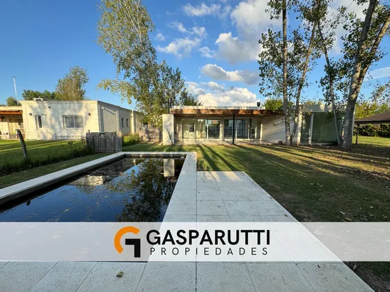 Casa En Venta En Barrio San Matías Con Pileta