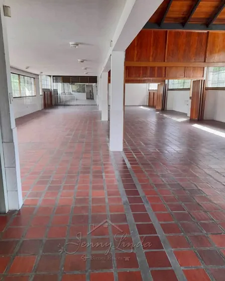 Se Alquila!!! Edificio En La Urbanización La Arboleda Maracay Aragua