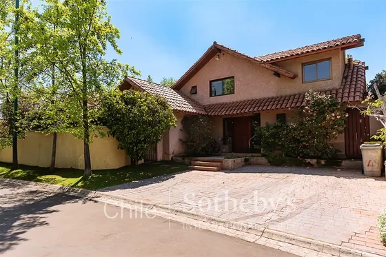 Casa En Venta De 5 Dorm. En Lo Barnechea