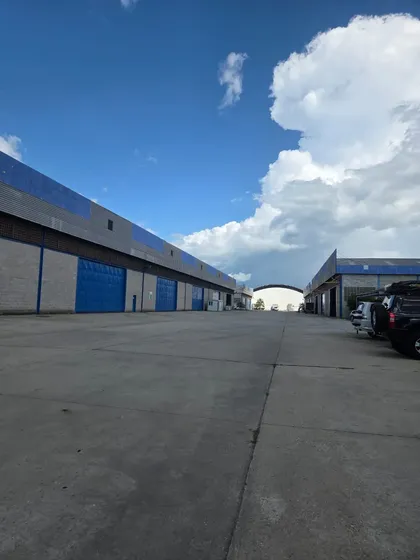 Galpón En Los Guayos Con Planta 100% Galpón Con Altura De 12 Metros Alquila Dayanna Vasquez
