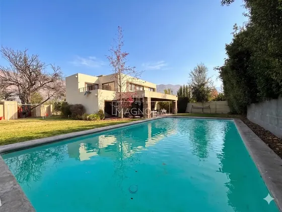 4 Dormitorios (2 En Suite) + Servicio, Piedra Roja