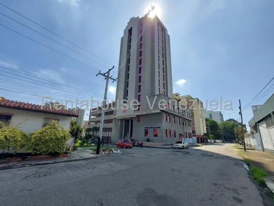 Juan Carlos González.renta House Carabobo Alquila Oficina Comercial Av. Bolivar Norte Valencia Mls #25-9396 Rah/jcg.