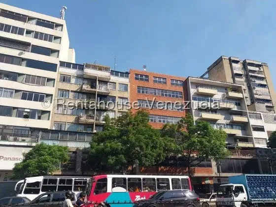 Ms: 26-12157 En Vendemos Amplia Oficina En Chacao. A=60m2, 1b.