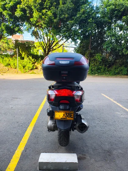 Único Dueño, Ninguna Modificación, Maletero Givi
