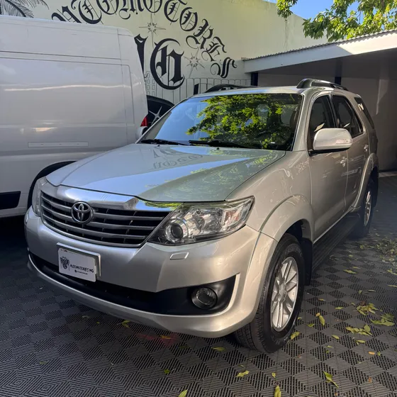 Toyota Hilux Sw4 2.7 Srv Cuero Vvti 4x2 4at 5 Asientos