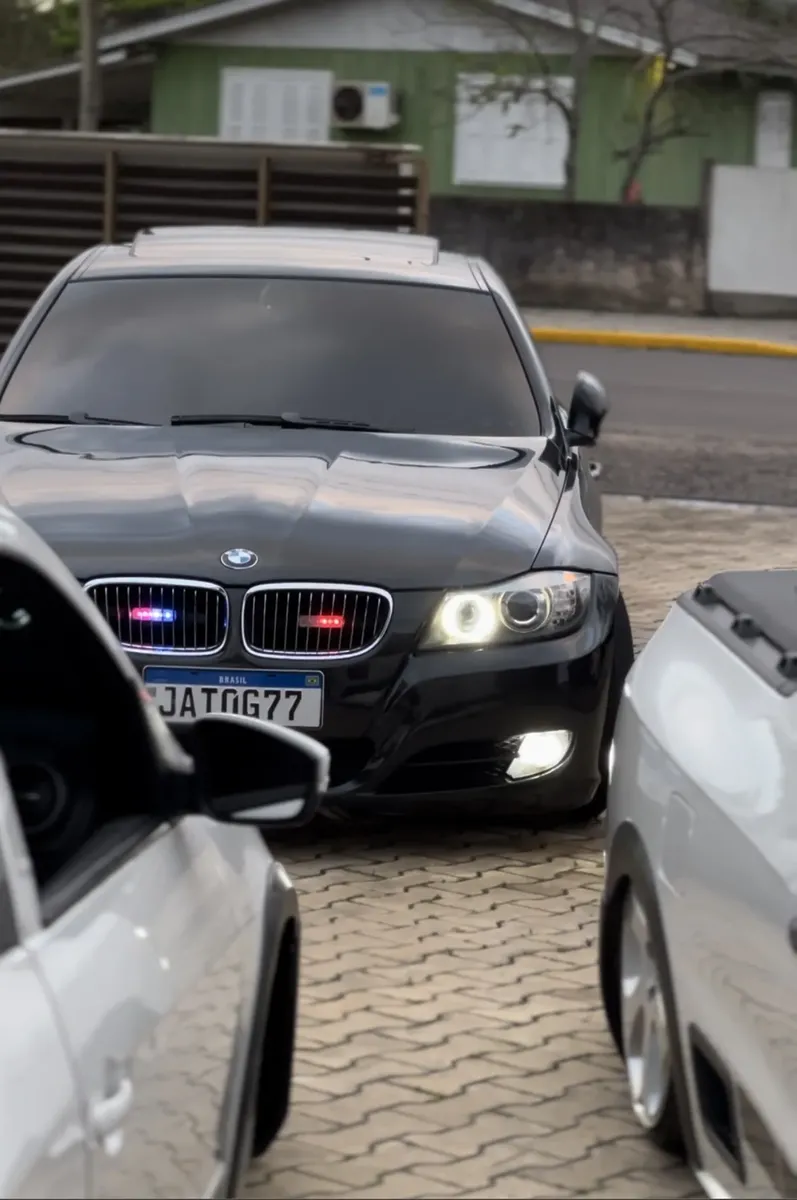 BMW Serie 3 2009 2.5 Aut. 4p — foto 2