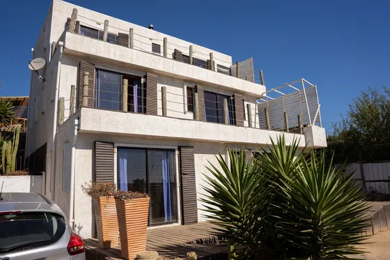 Casa De 3 Pisos Con Vista Al Mar En Playa Hermosa, Pichilemu