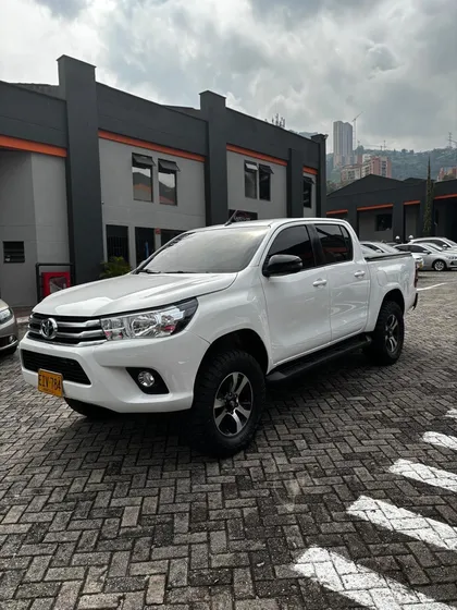 Toyota Hilux 2 4 Mt