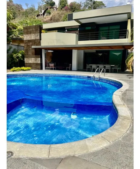 Se Vende Quinta 550m2 Colinas De Tamanaco 5435