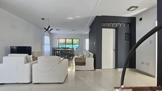 Casa En  Venta 3 Dormitorios, Pileta, Valle Escondido, Barrio Las Terrazas
