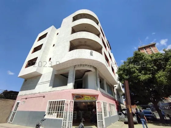 Excelente En Cagua Edificio En Venta  Db 24-23139
