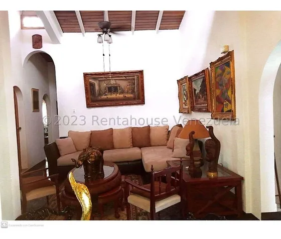 Naudy Escalona & Maribel Morillo Asesores Inmobiliarios De Rentahouse Venden Confortable Casa En Zona Centro De Cabudare 