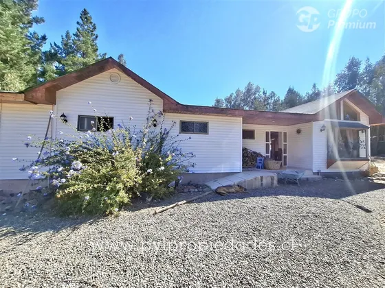 En Venta Parcela Con Casa, Piscina Y Cabaña En La Petrilla