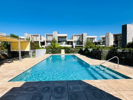 Se Vende Town House 2d, 2b, Piscina, Quincho Y Gimnasio
